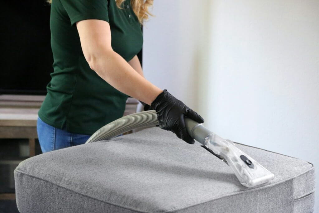 Shampouinage de canapé